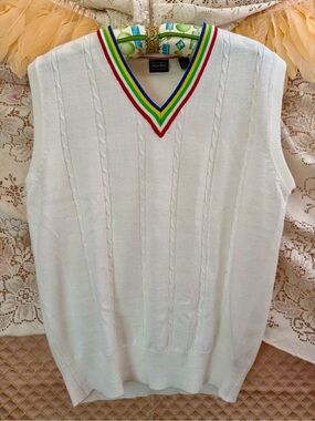 Media White Cable-Knit V-Neck Sweater Vest with Rainbow Trim